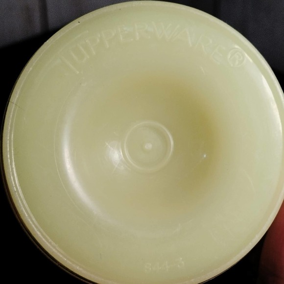 Tupperware Quick Shake #844 bright yellow w/ top #845, blender #846 Vintage (E3) - Picture 2 of 6